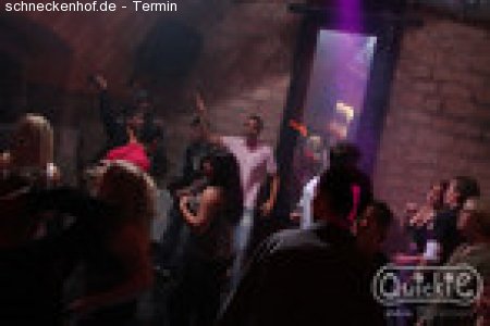 Drum`n Bass Party mit Fast For Werbeplakat